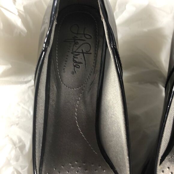 Life Stride Patent Leather Shoe - Picture 2 of 8